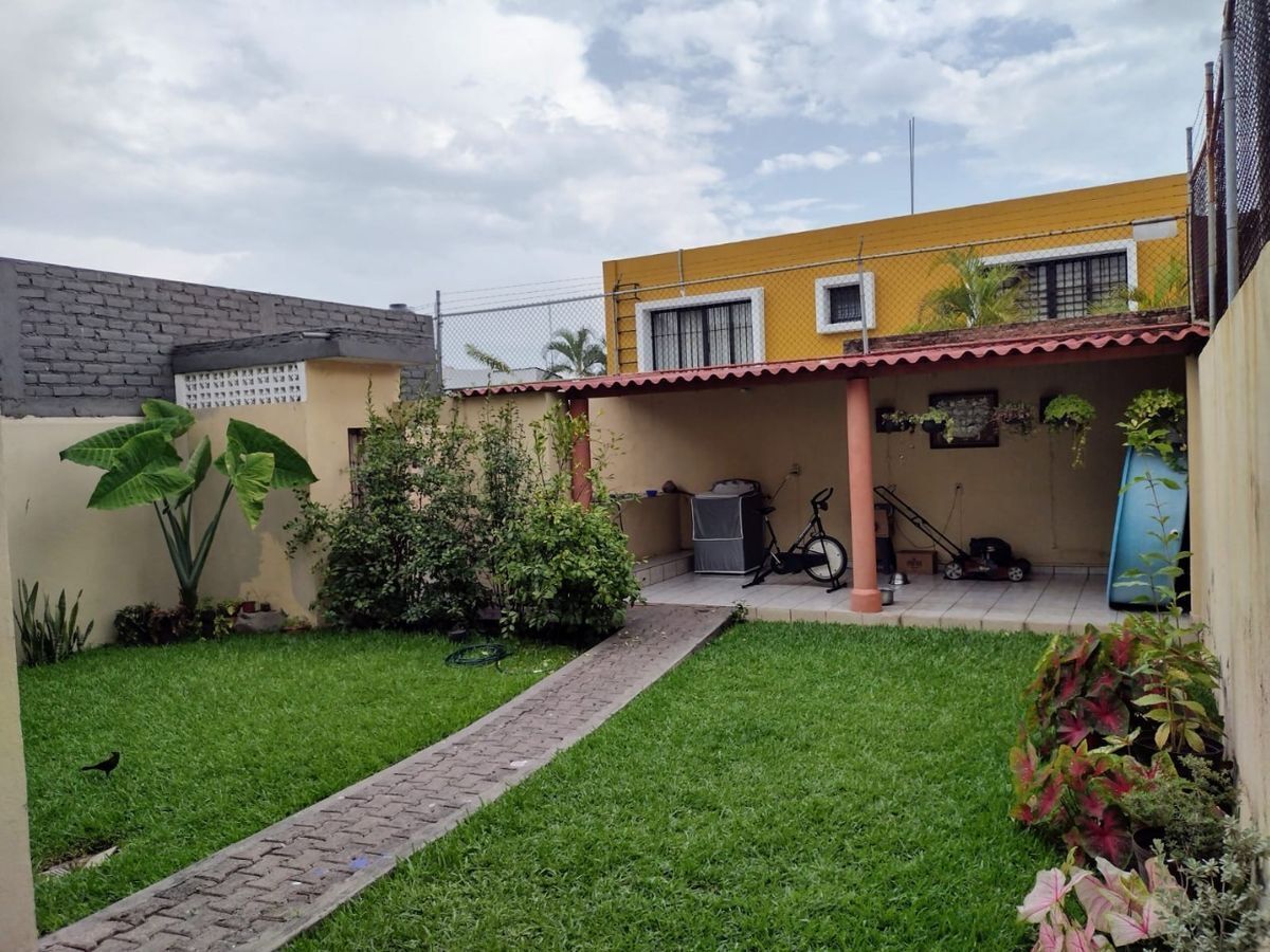 Casa en Venta en Jardines de Vista Hermosa, Colima EasyBroker