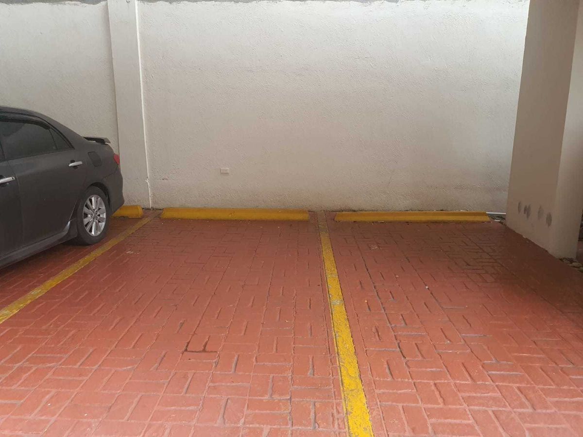 19 de 20: Parqueos