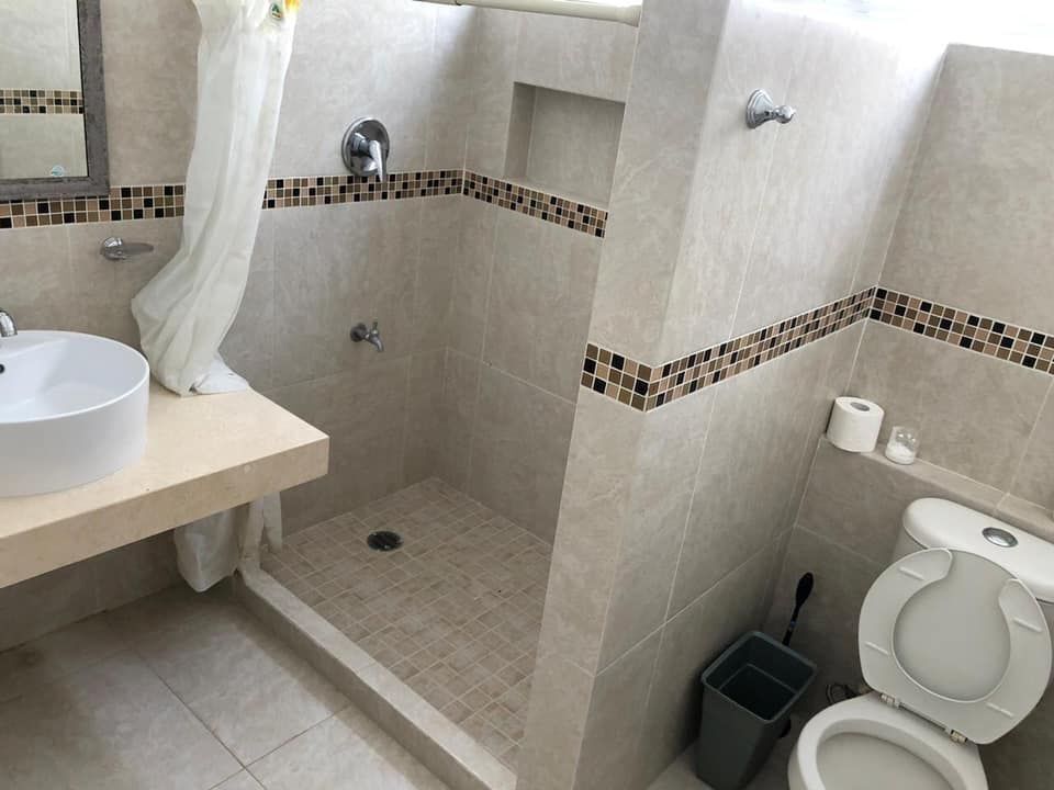 7 de 14: BAÑO COMPLETO PLANTA ALTA