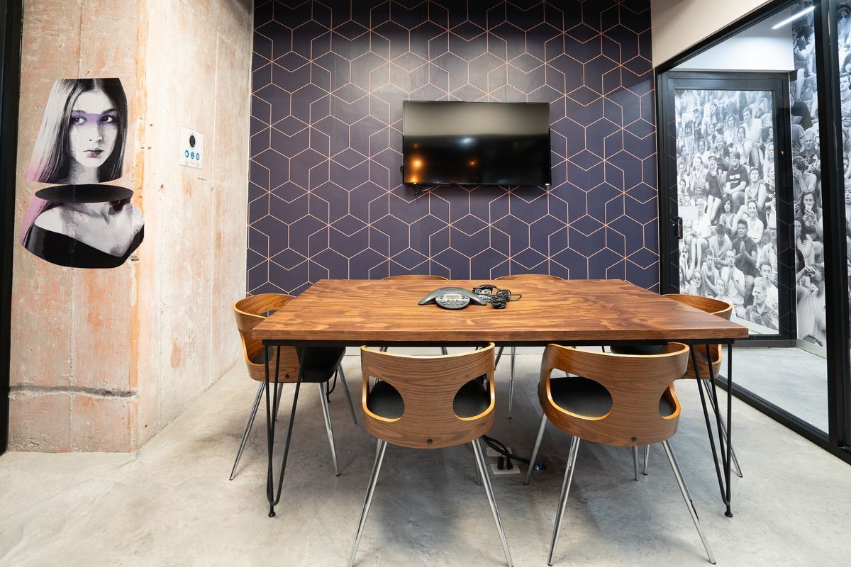 1 of 4: Sala Barcelona 6 pax