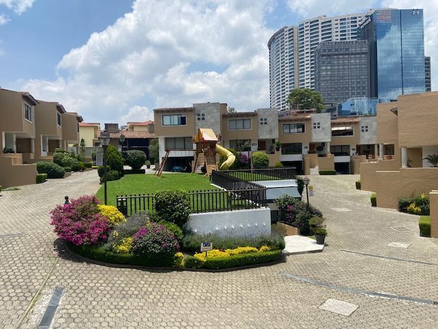 Casa en Venta. Interlomas. Valle de las Palmas.