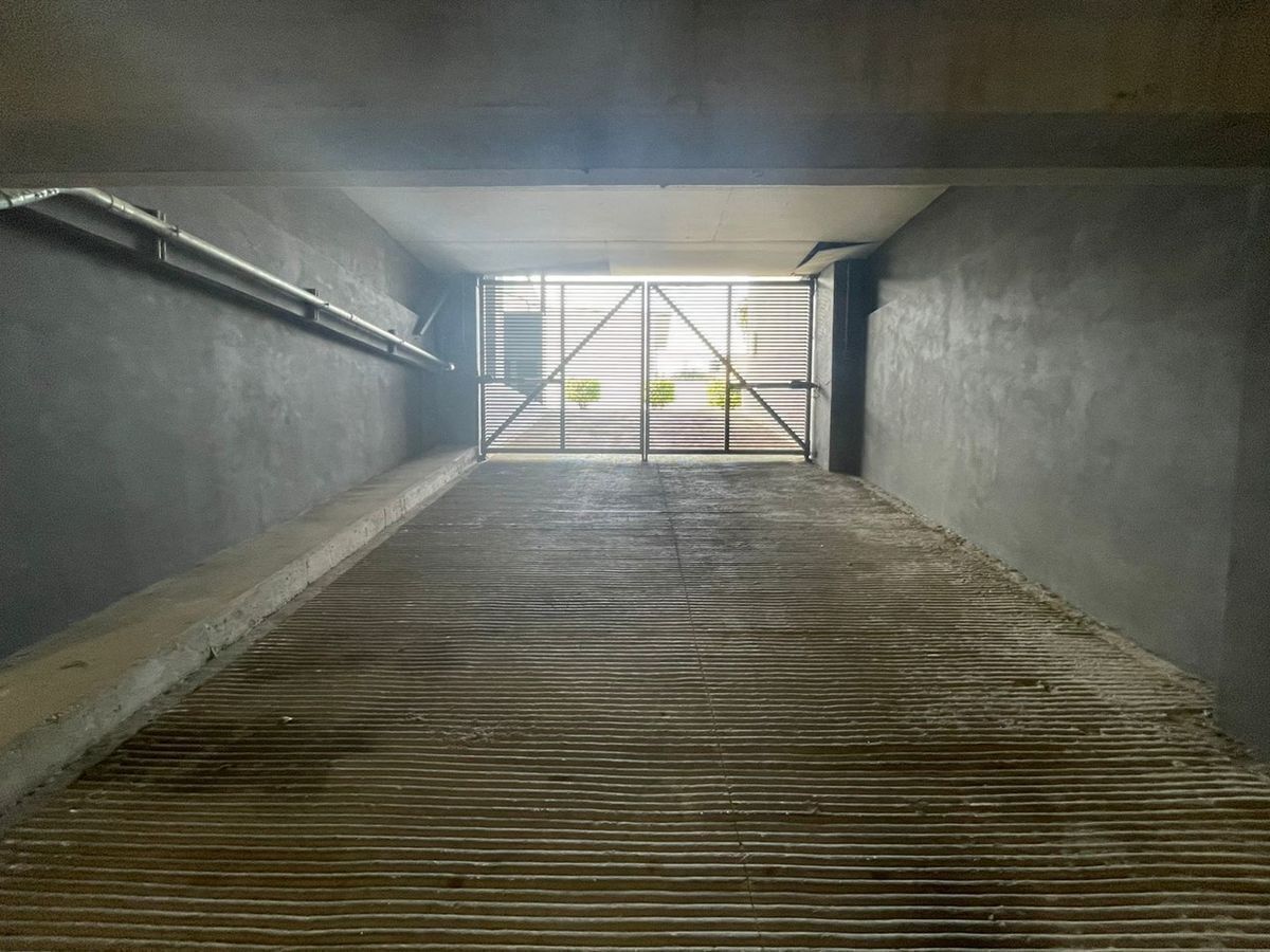 19 de 26: Rampa acceso estacionamiento en sótano