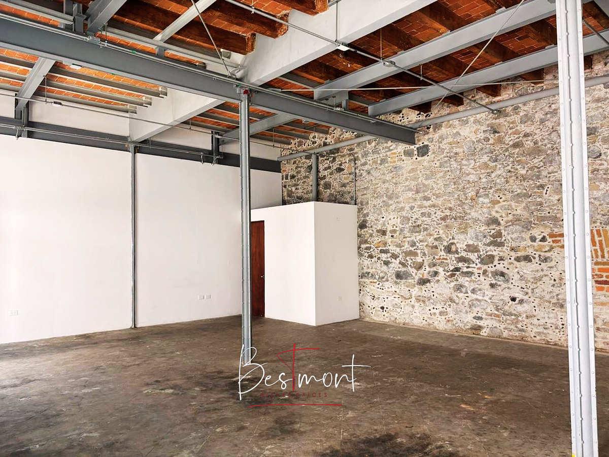 7 of 18: H de la izquierda viéndolo de frente