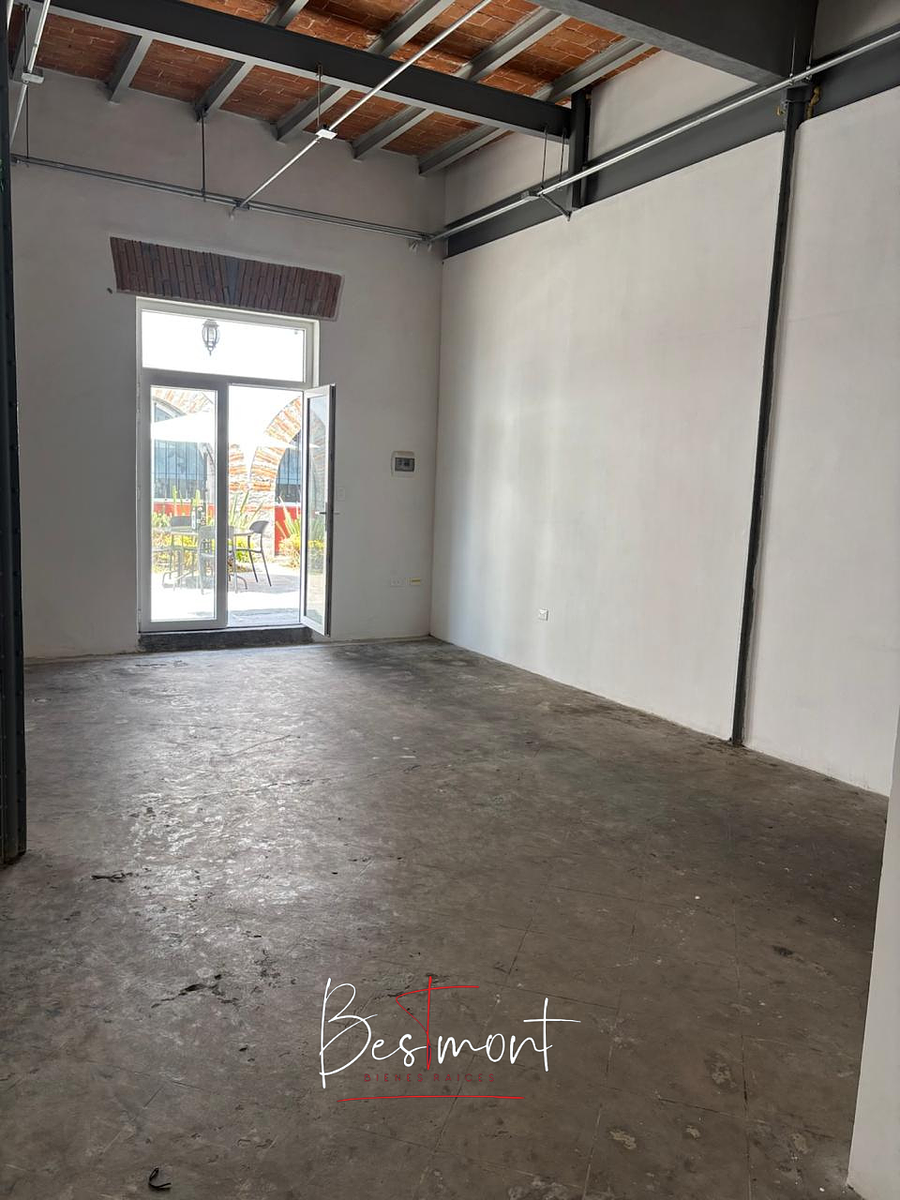 8 of 18: Interior local H