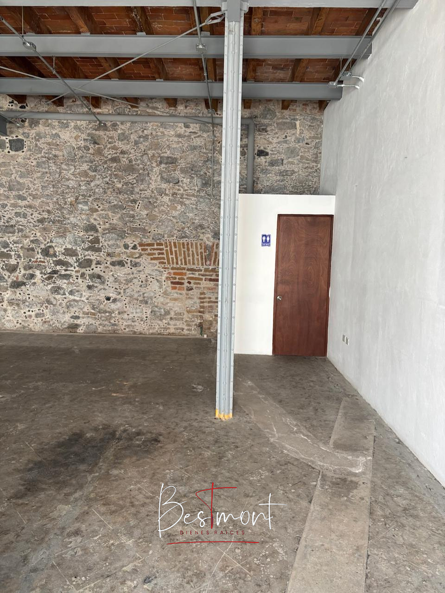 11 of 18: Interior local I