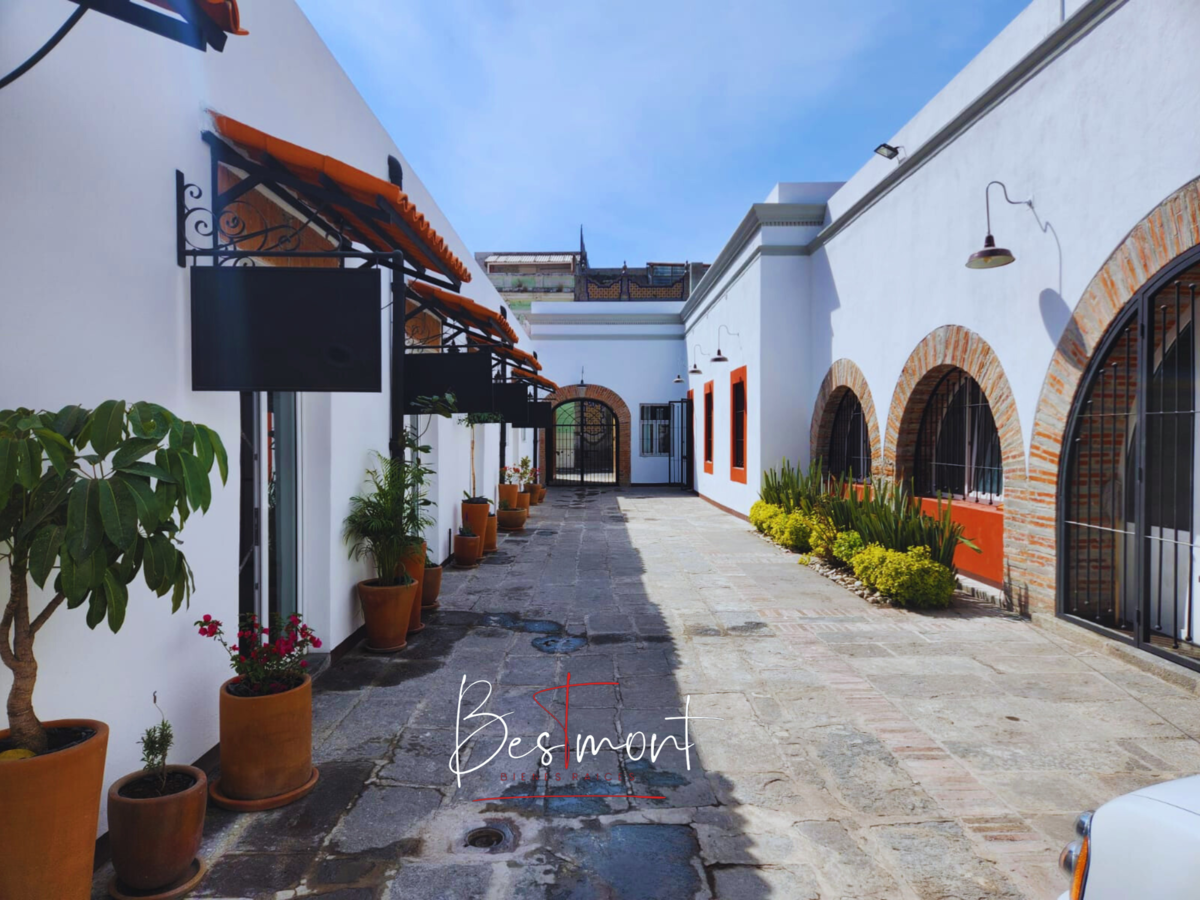 4 de 11: Interior patio locales