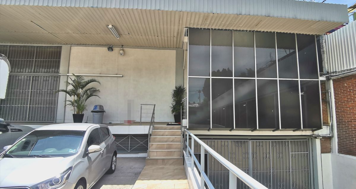 5 de 8: Entrada a las oficinas