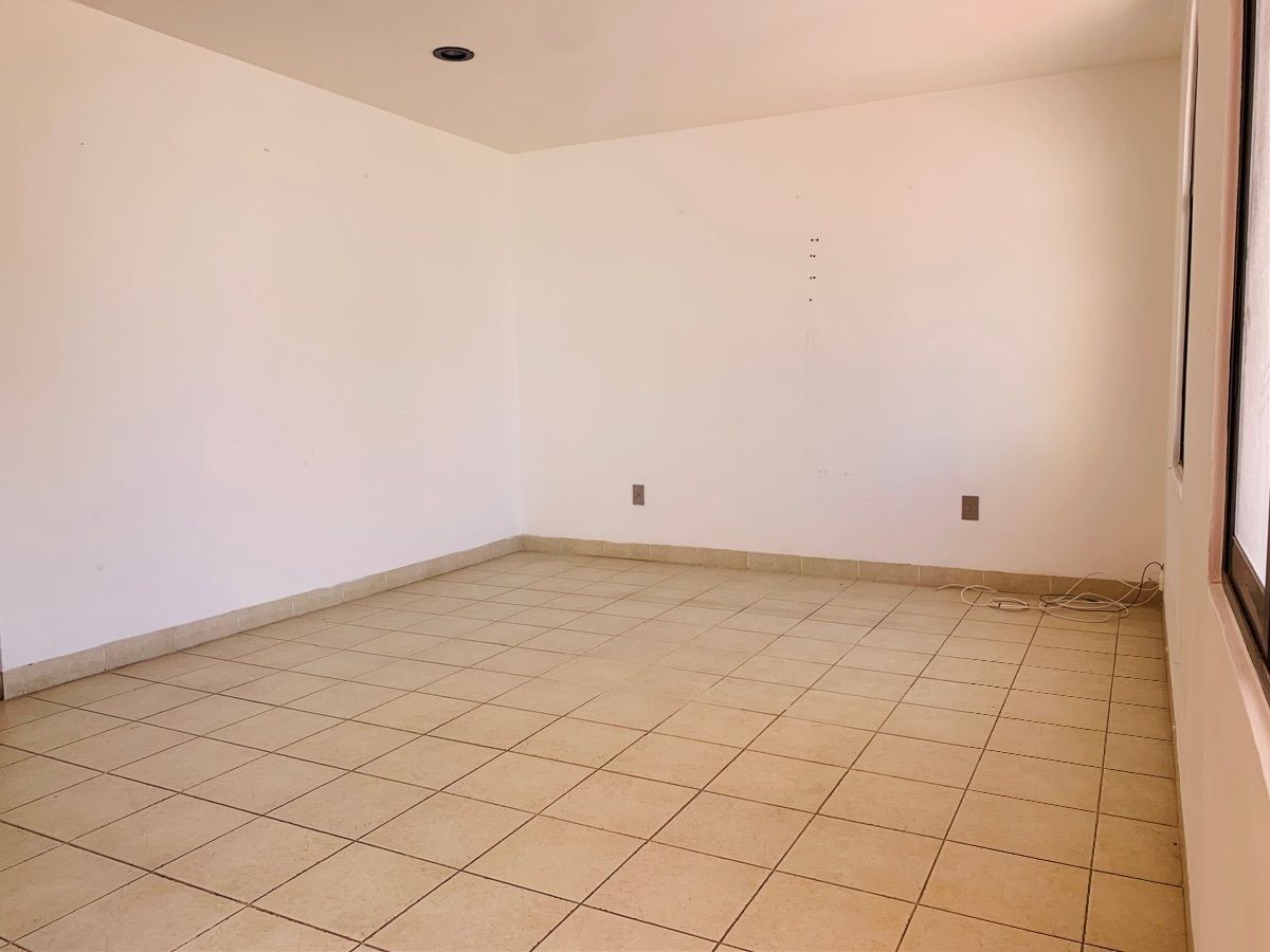4 de 21: Sala amplia