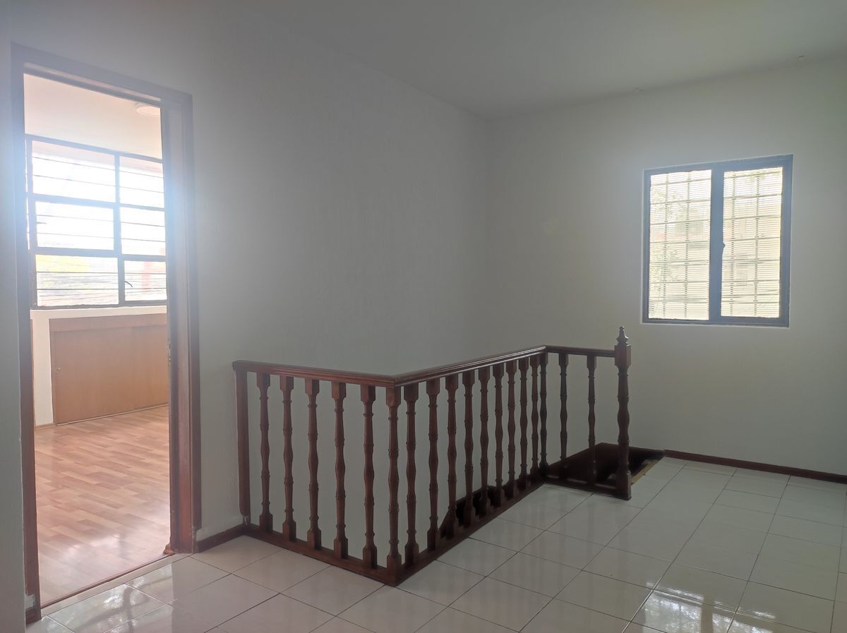 Amplio espacio de distribución hacia las 4 recamaras.