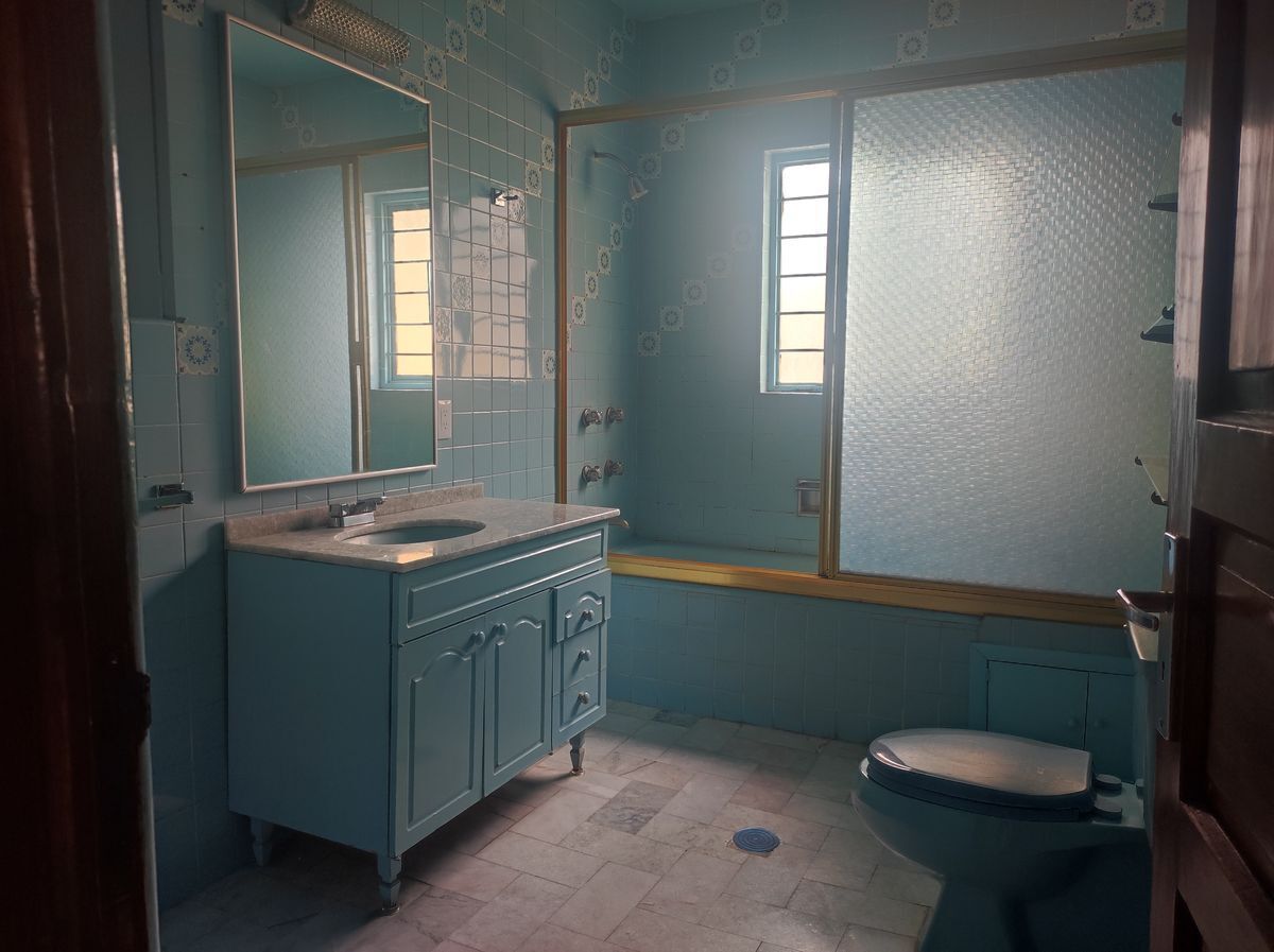 Baño compartido entre las 3 recamaras secundarias.