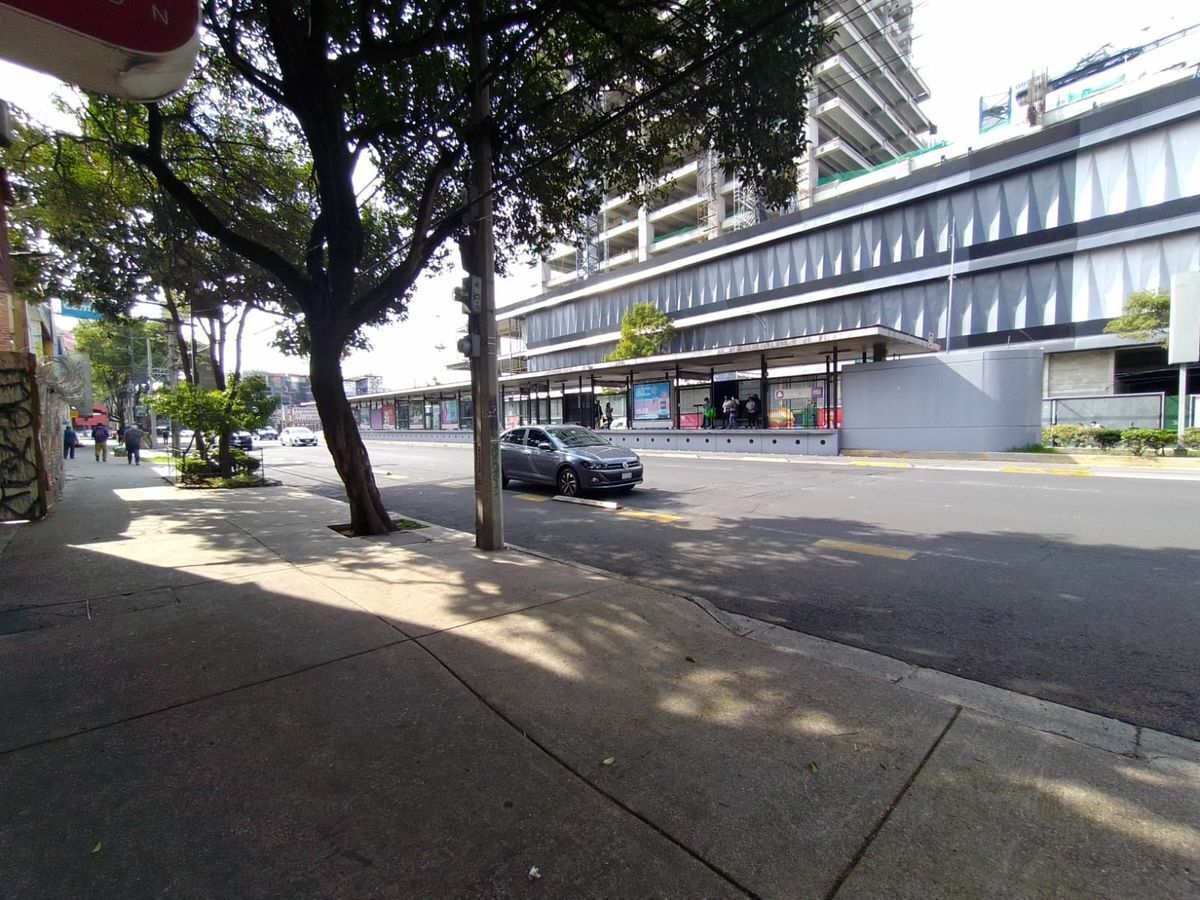 8 de 13: VISTA A LA CALLE