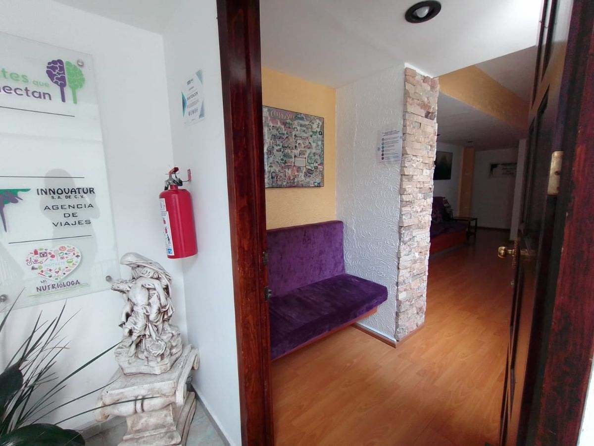 4 de 13: ENTRADA A LAS OFICINAS