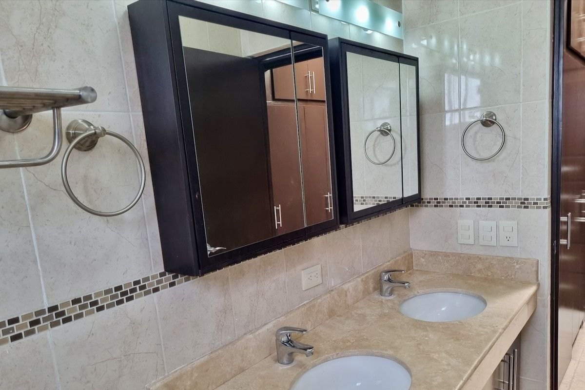 13 de 19: Baño principal