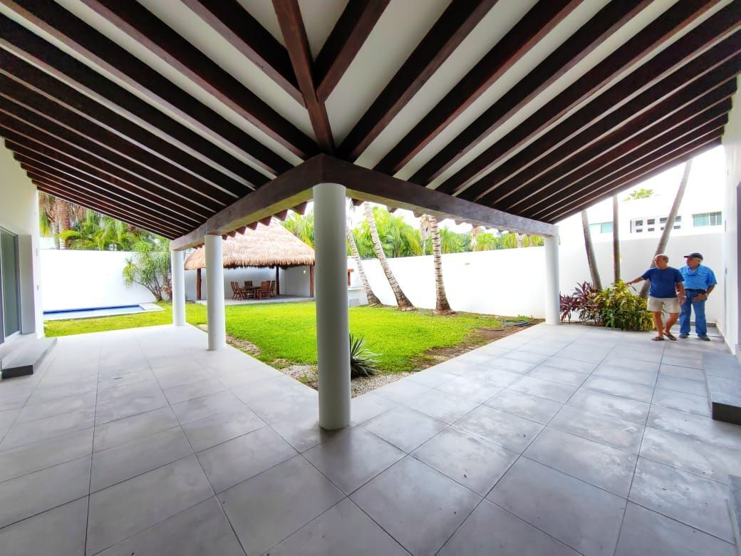 4 of 49: Terraza Techas en Jardín