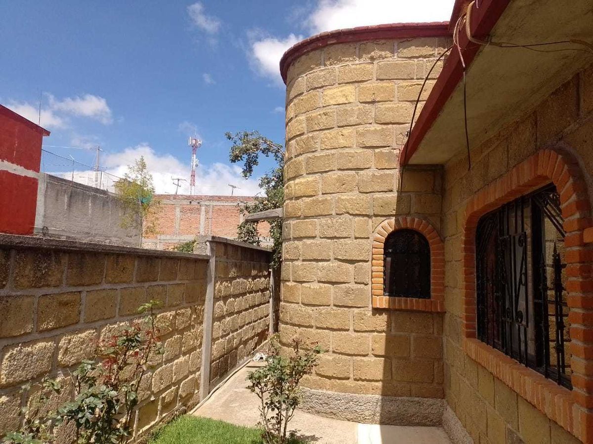 BONITA CASA EN EL CENTRO DE AMEALCO, QRO. EasyBroker