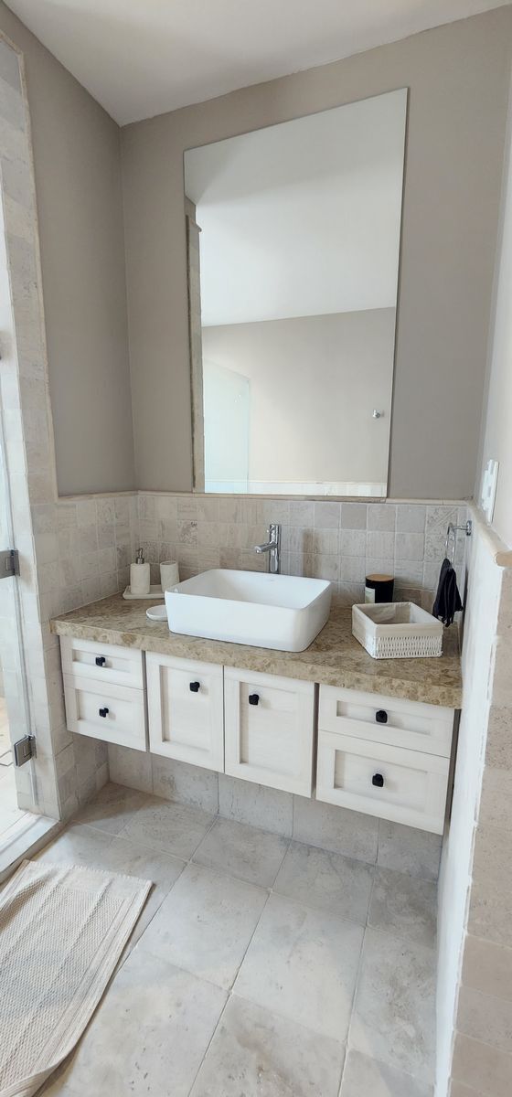 18 de 38: Lavabo Cubierta Granito y Muebles de madera | Sink Granite