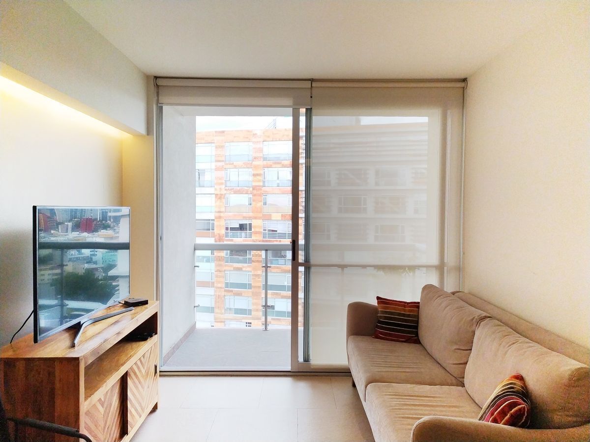 3 de 25: Sala con TV