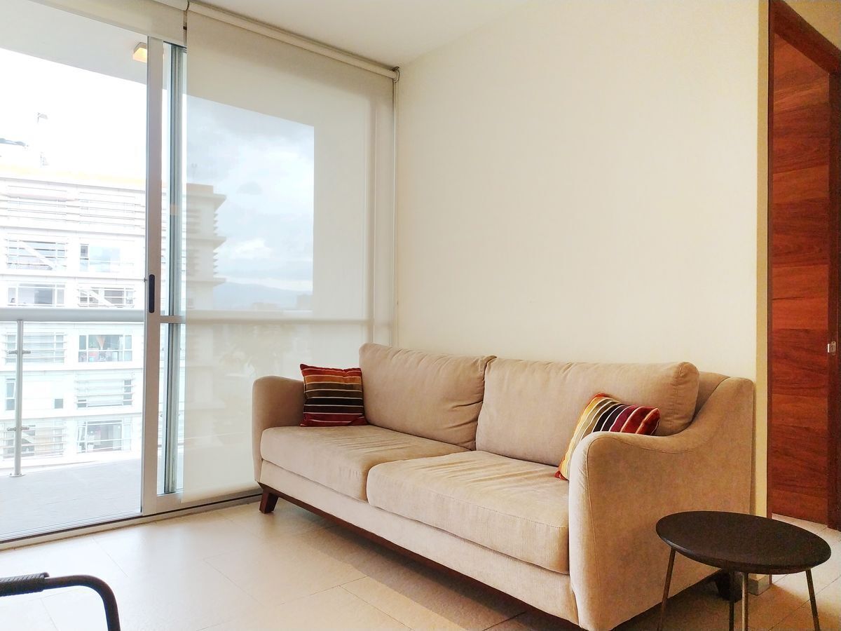 4 de 25: Sala con TV