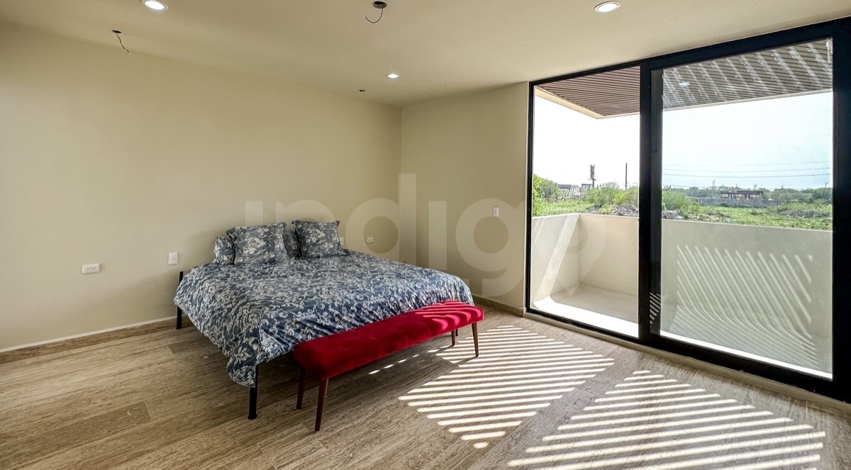 22 de 41: Recámara Principal con Balcón