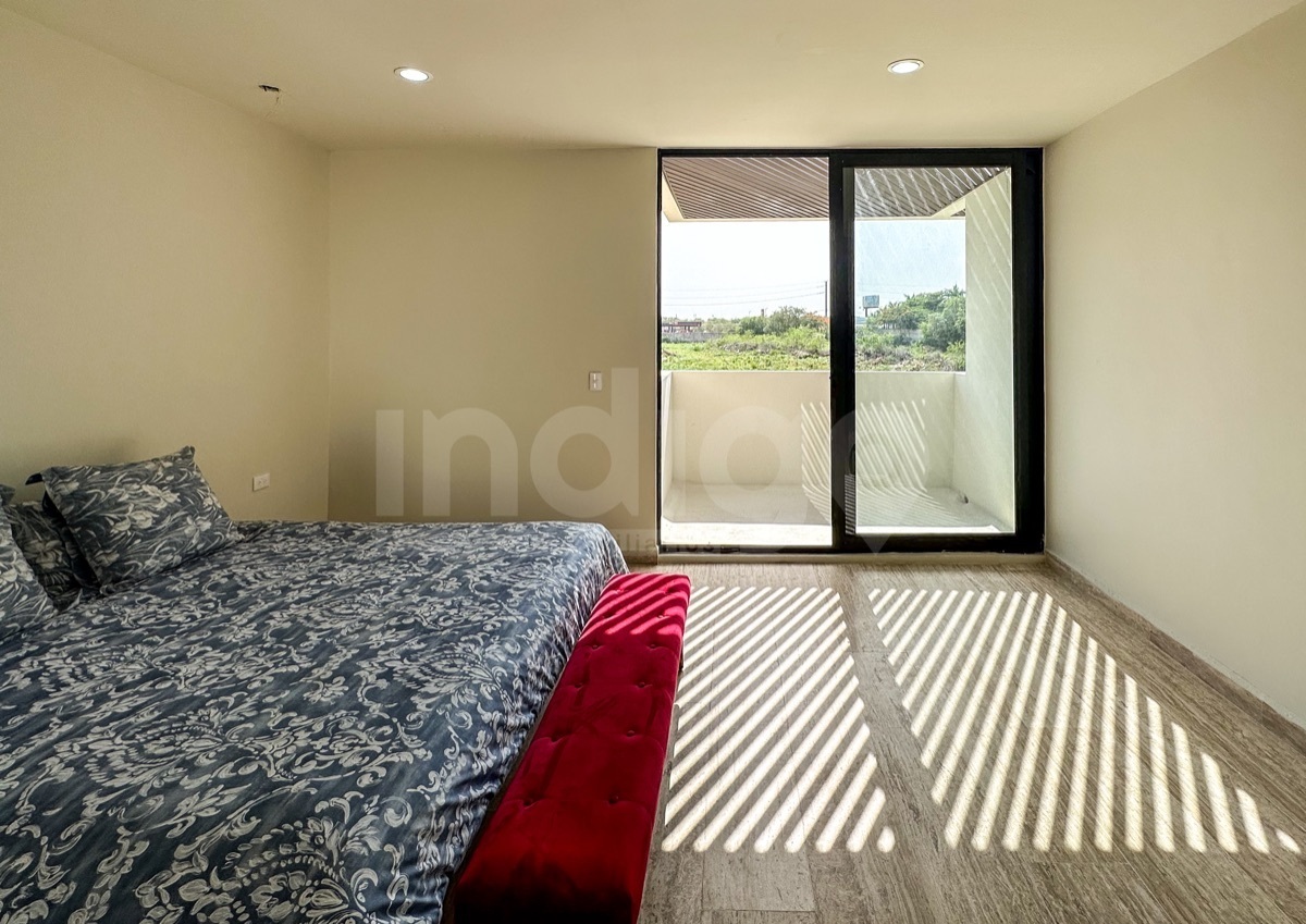 23 de 41: Recámara Principal con Balcón