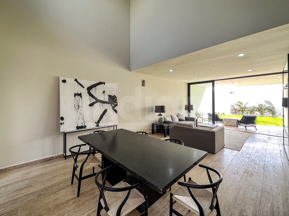 8 de 41: Comedor con Techos a Doble Altura