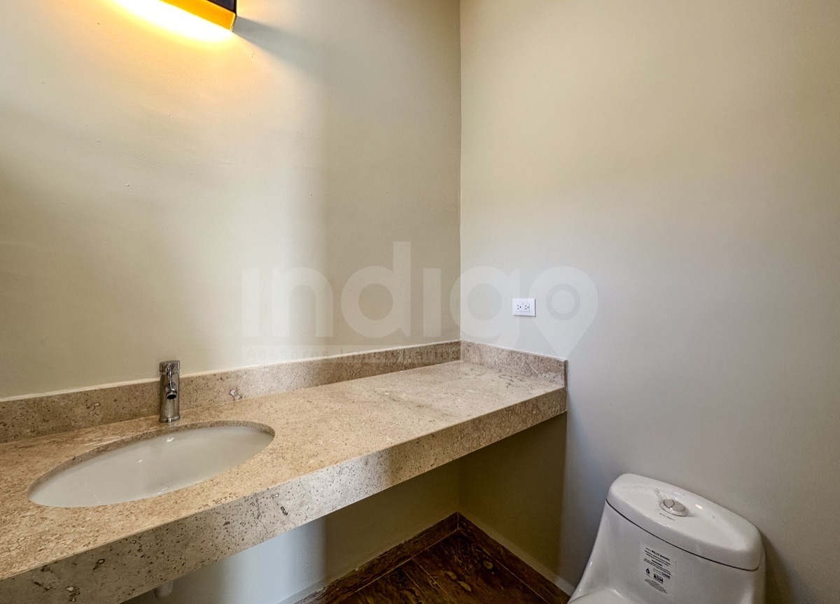 15 de 41: Baño de Visitas