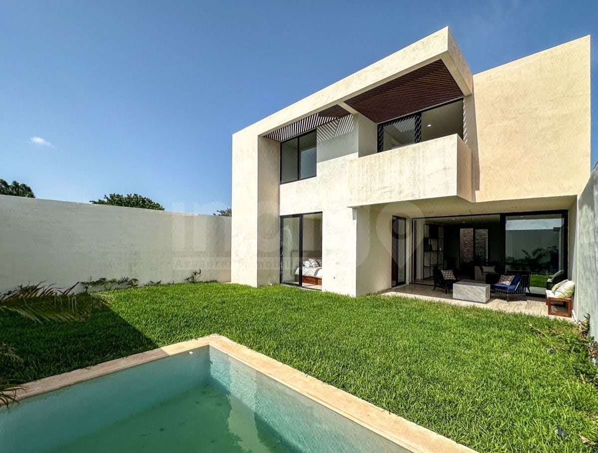 Casa en Venta en Mérida Modelo B Plus de 4 Recámaras en Noroasis, Temozón Norte