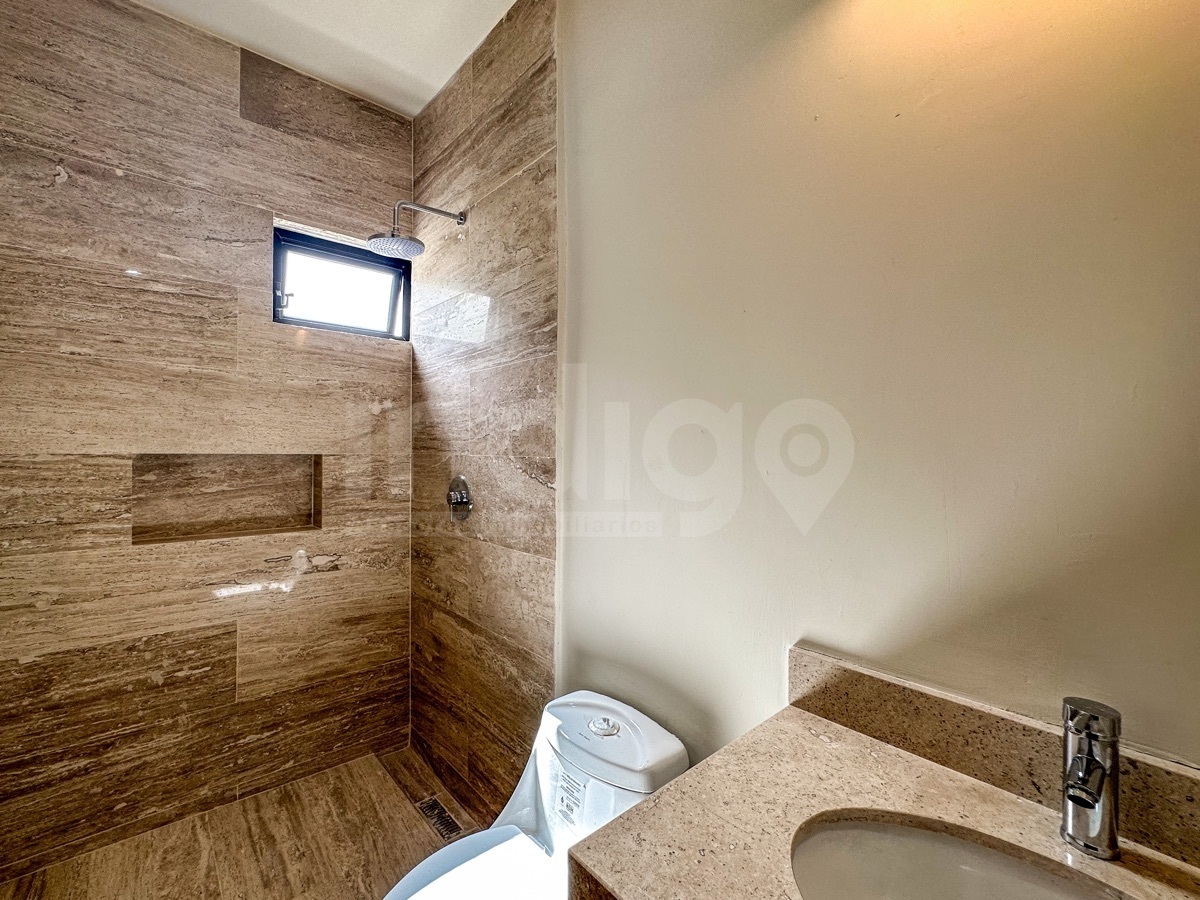 35 de 41: Baño Recámara Secundaria 2 en Planta Alta