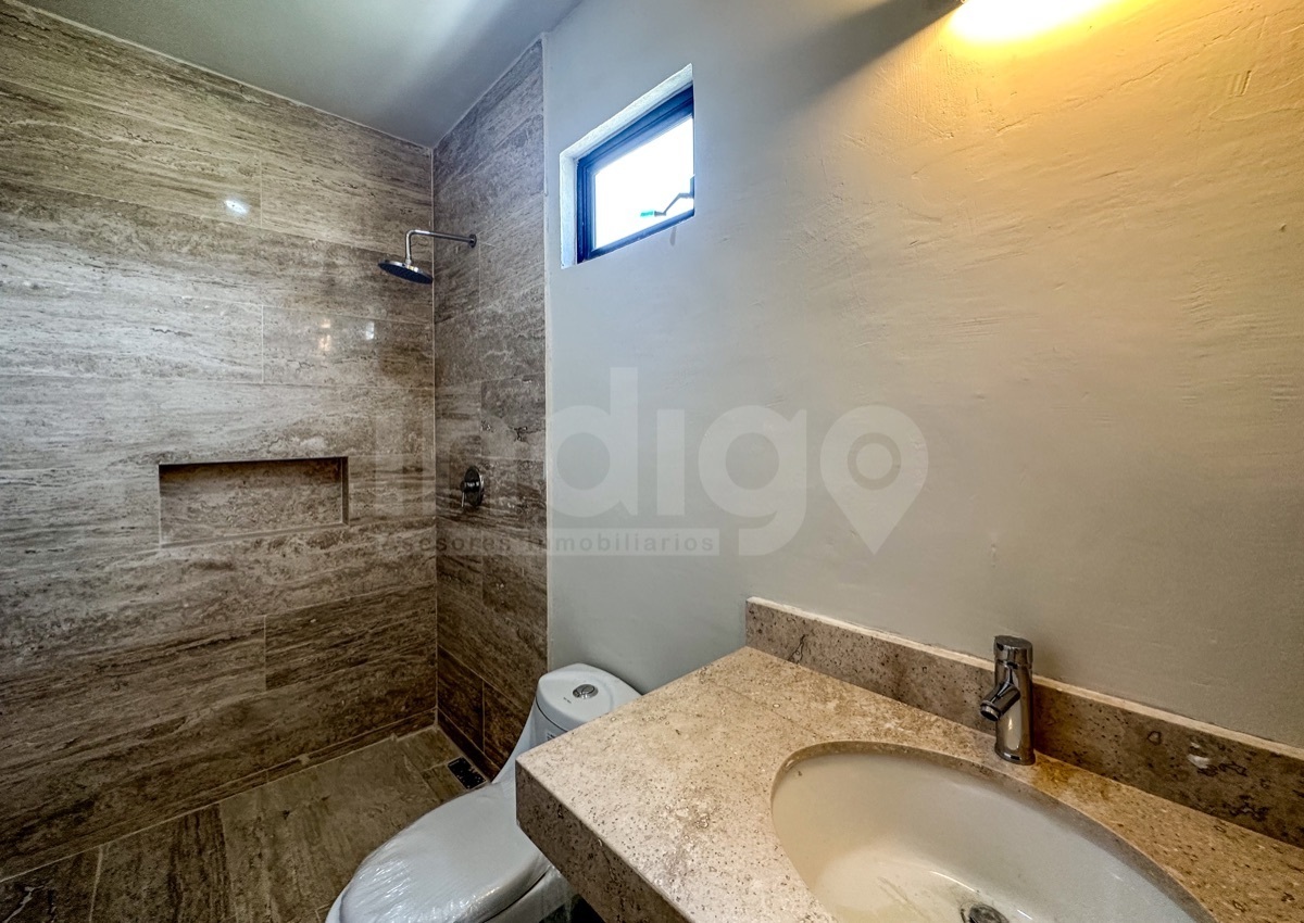 31 de 41: Baño Recámara Secundaria 1 en Planta Alta