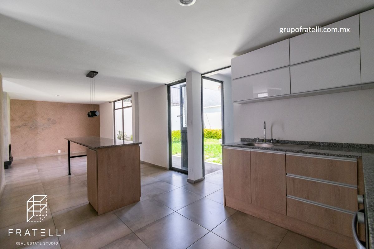 5 of 12: Cocina