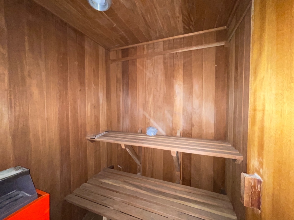 28 de 34: Sauna en baño de recámara principal 