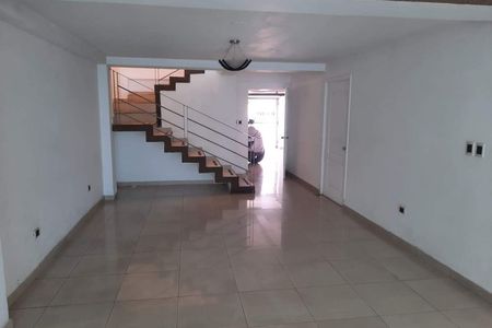 Casa en alquiler en Colonia Escalon parte alta para vivir u oficinas