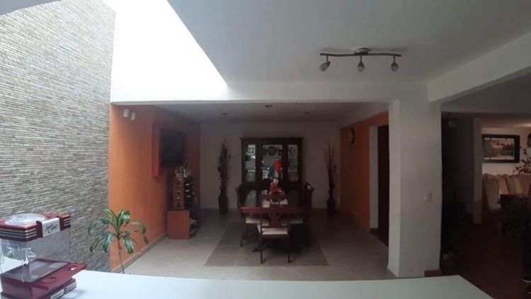 VENTA DE CASA EN LOMAS DE SAN LORENZO