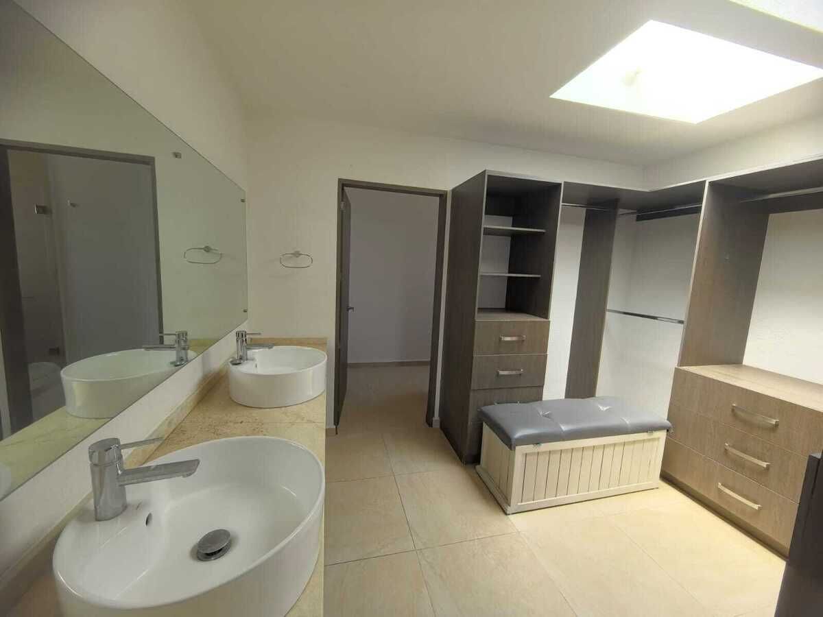 17 de 27: Baño principal