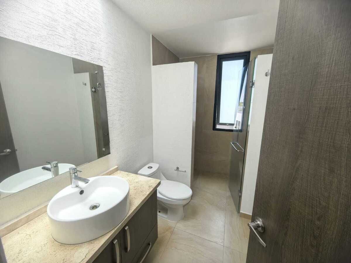22 de 27: Baño secundario