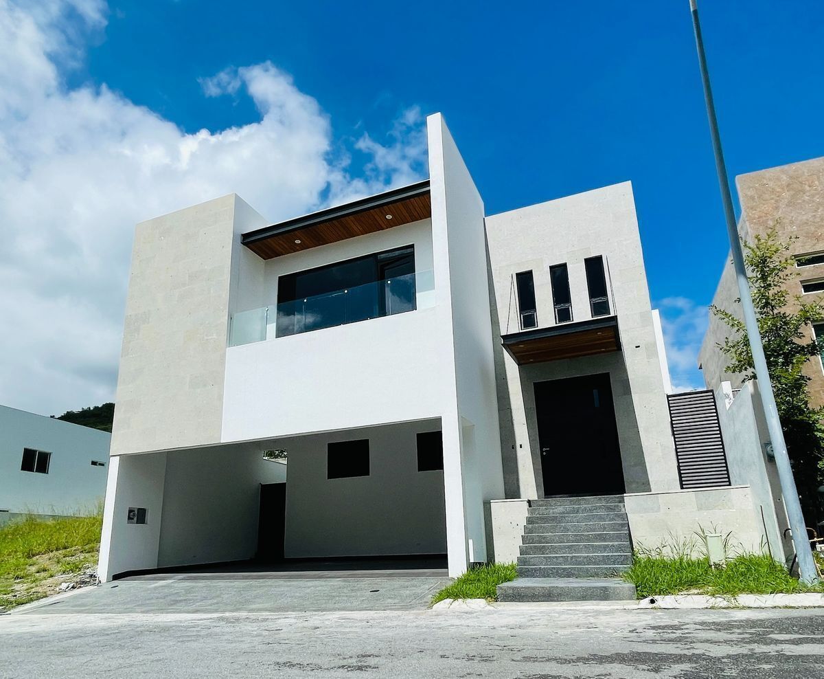 Casa en Venta Carretera Nacional Col. Carolco