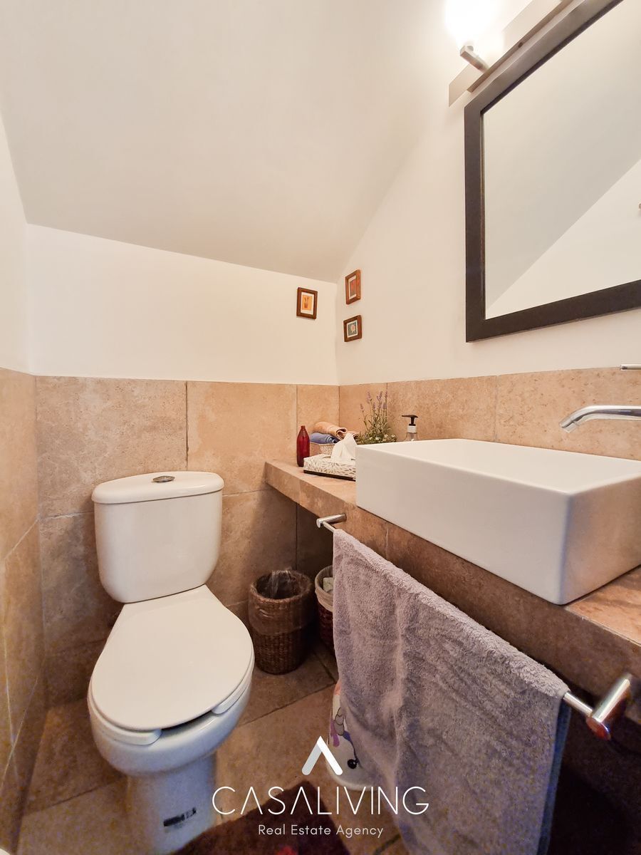 8 de 19: Medio baño