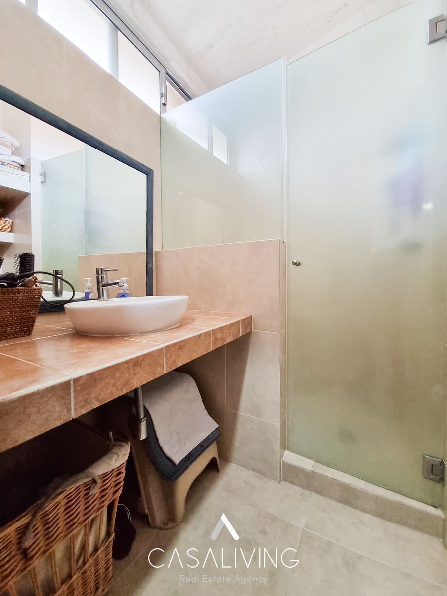 11 de 19: Baño de recámara principal