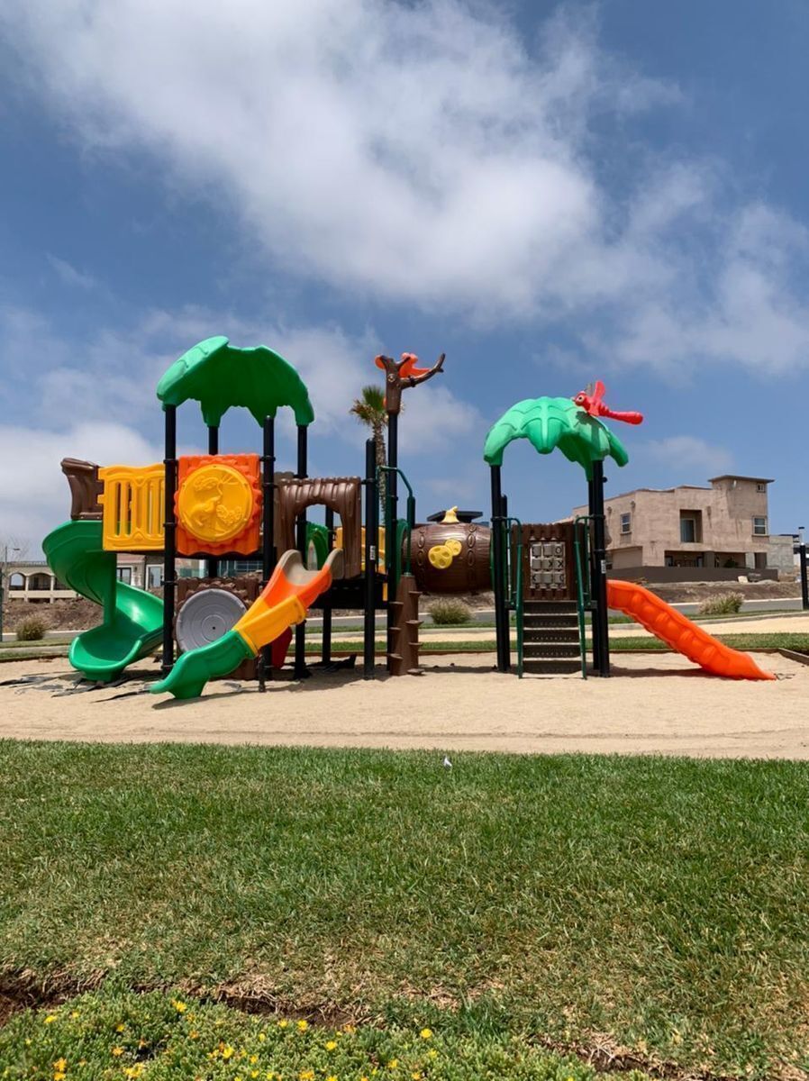 2 of 4: Jardín de Juegos