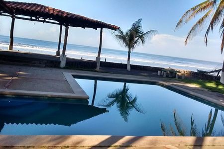 En venta casa de playa con piscina frente al mar en Playa El Zuncita  Sonsonate | EasyBroker