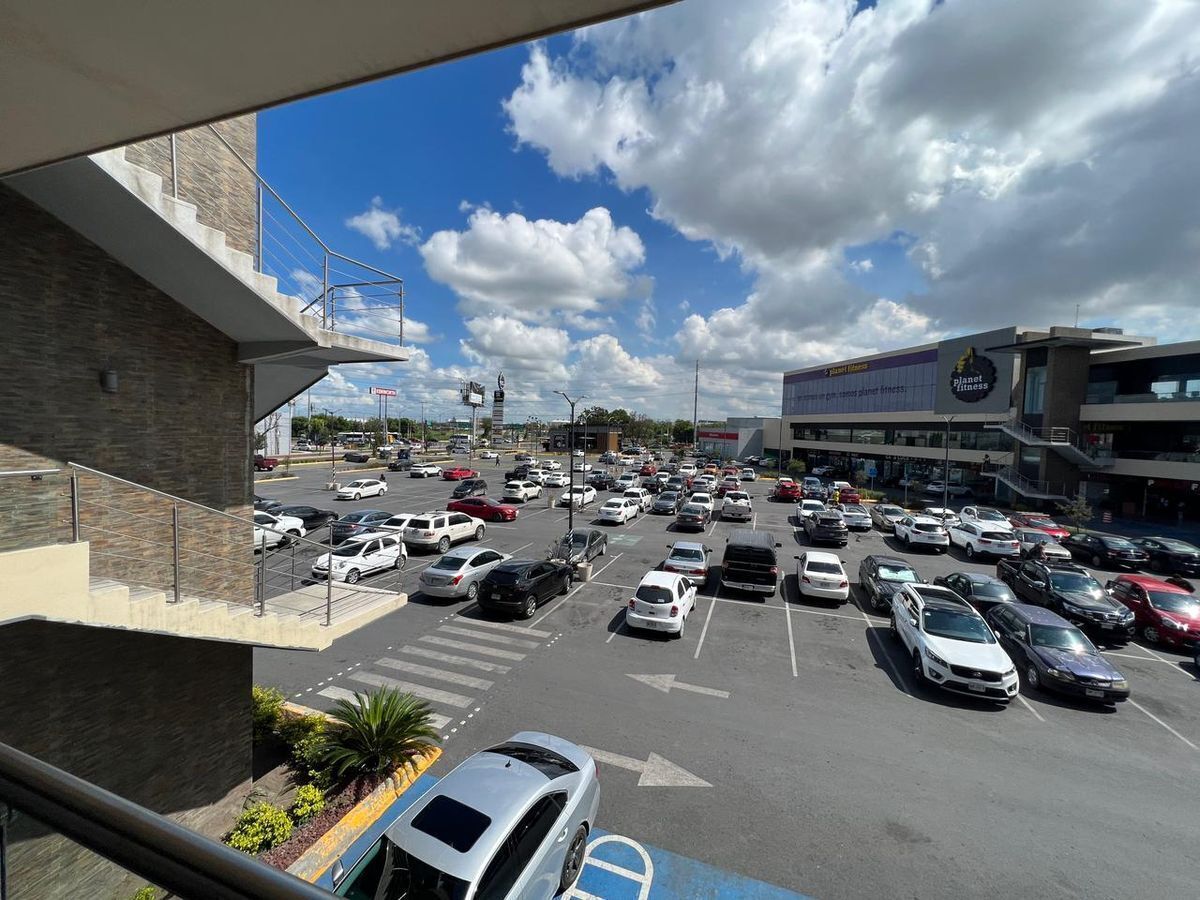 Renta de local comercial en Plaza el Molino, Apodaca EasyBroker