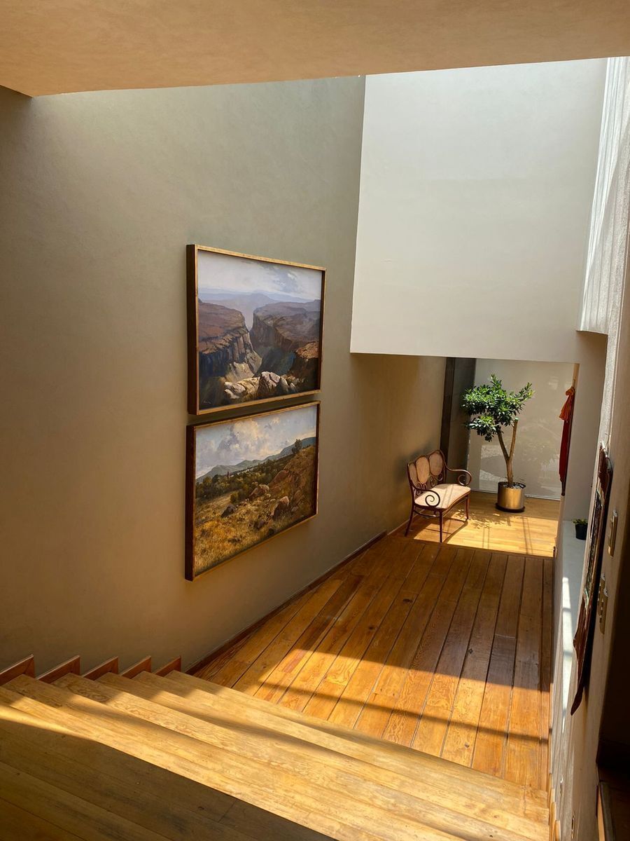 8 de 27: Pasillo de accesos a  segundo nivel