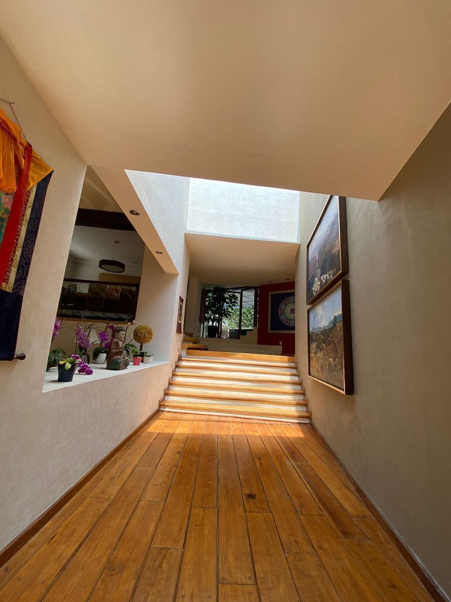 9 de 27: Pasillo de acceso