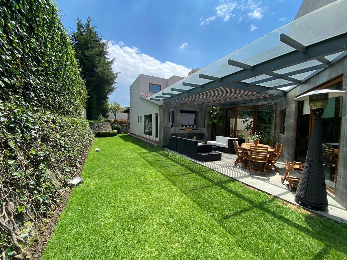 16 de 27: Jardín posterior y terraza