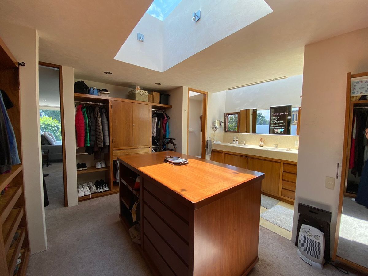 21 de 27: Amplio vestidor