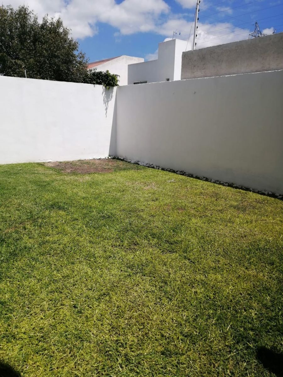 Hermosa Residencia en Juriquilla La Solana, Jardín, Cto Serv, 3 Recs,  Estudio..