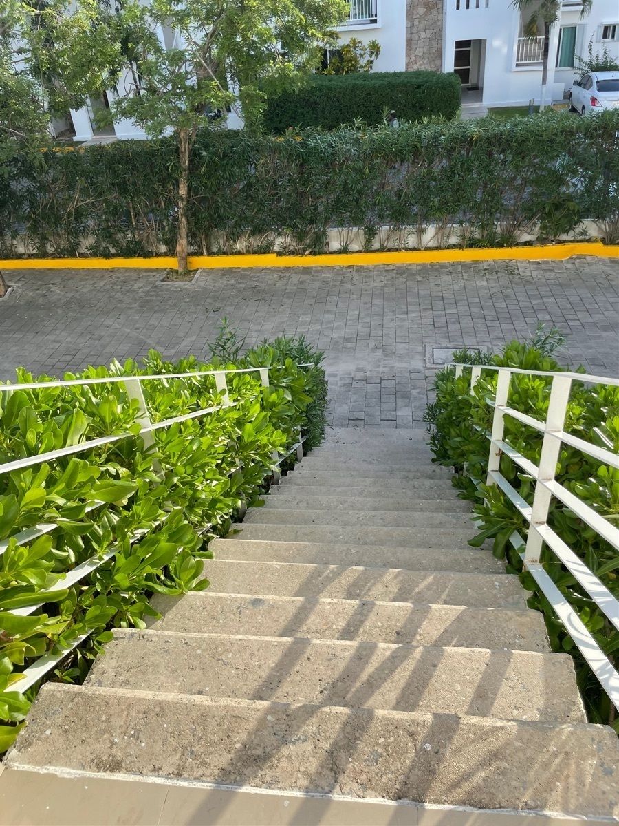 6 of 47: Escaleras para llegar al departamento