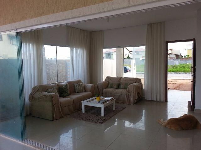 4 de 18: sala ampla com piso porcelanato toda casa