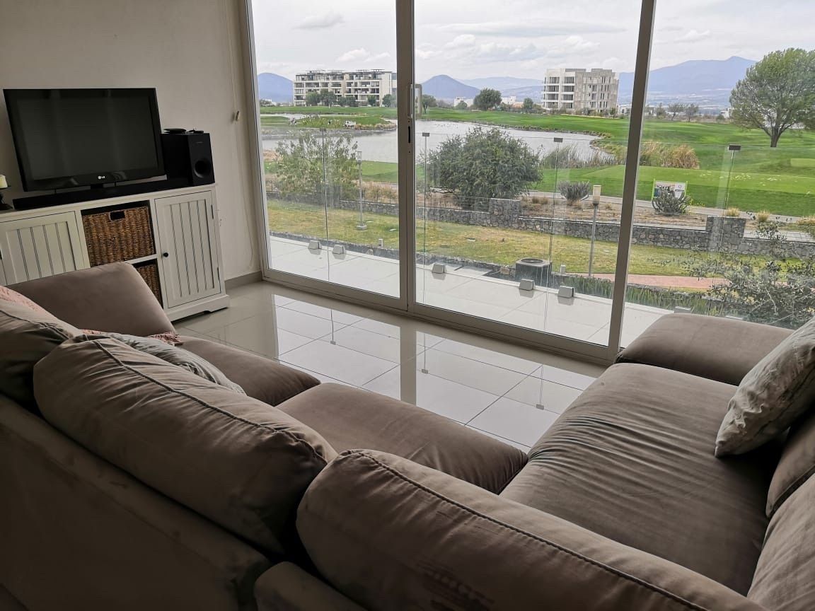 Quarto mobiliado para alugar no campo de golfe Zibata, Querétaro, foto 1 de 14