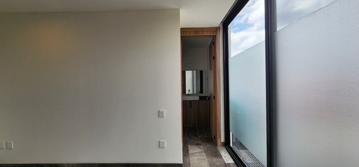 3 de 11: Habitación 1 con baño completo